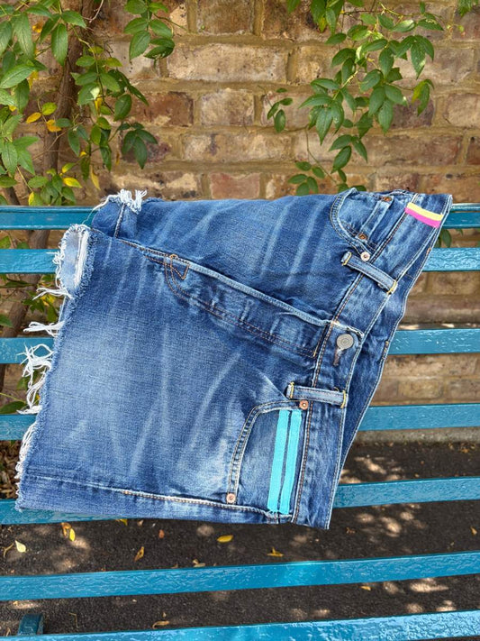 042. Levi's Cut Offs Blue Tape