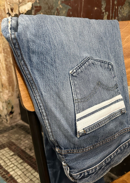 005. Stripe Appliquéd Levi’s 501