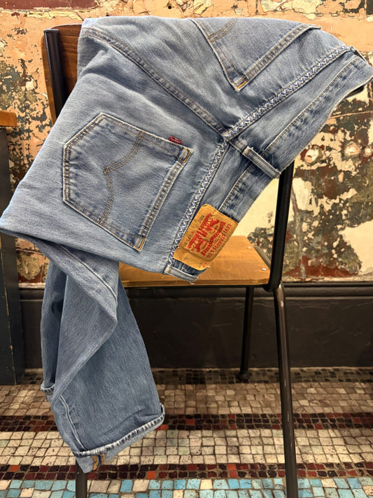 004. Zig Zag Stitch Levi's Orange/Blue