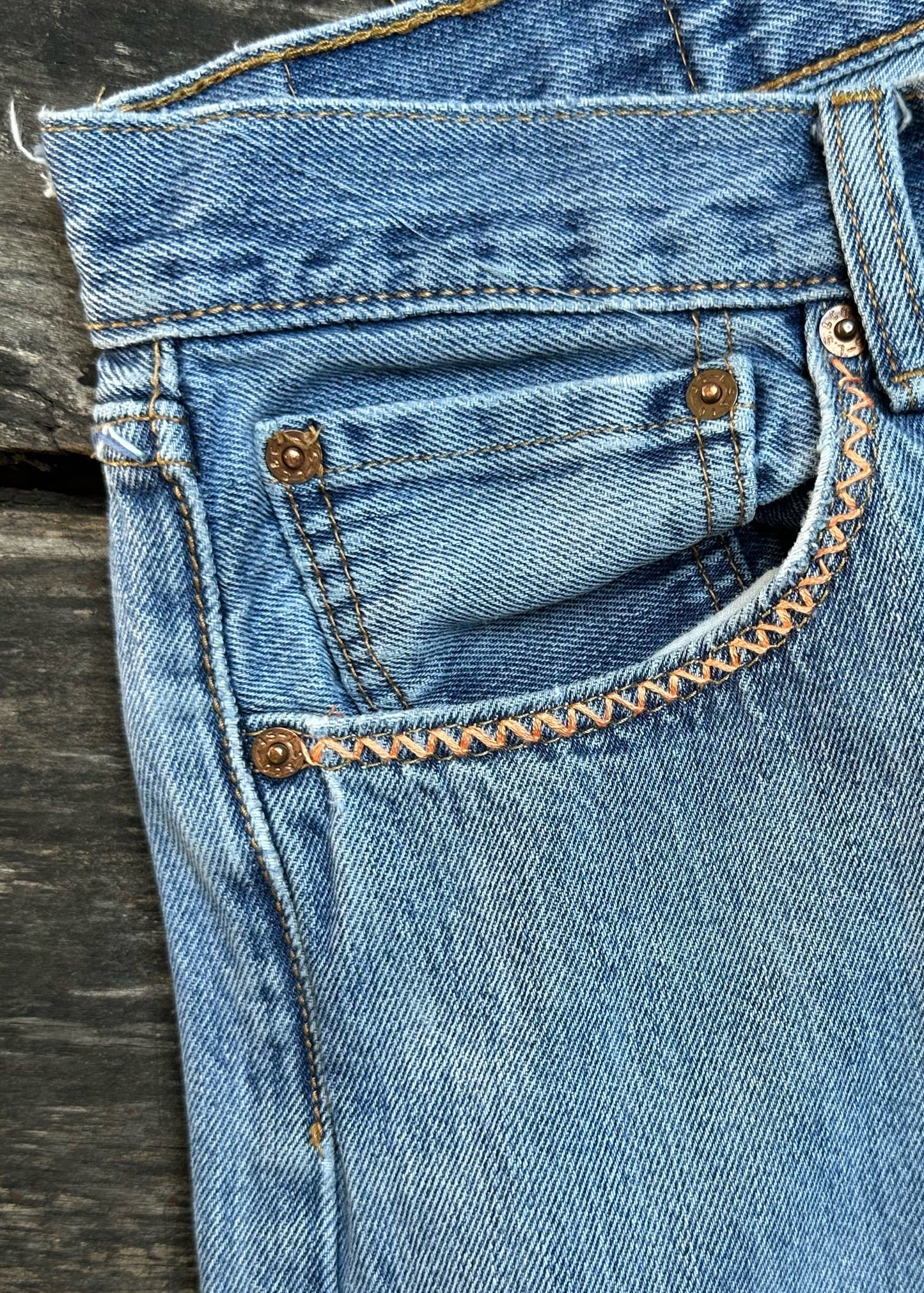 004. Zig Zag Stitch Levi's Orange/Blue