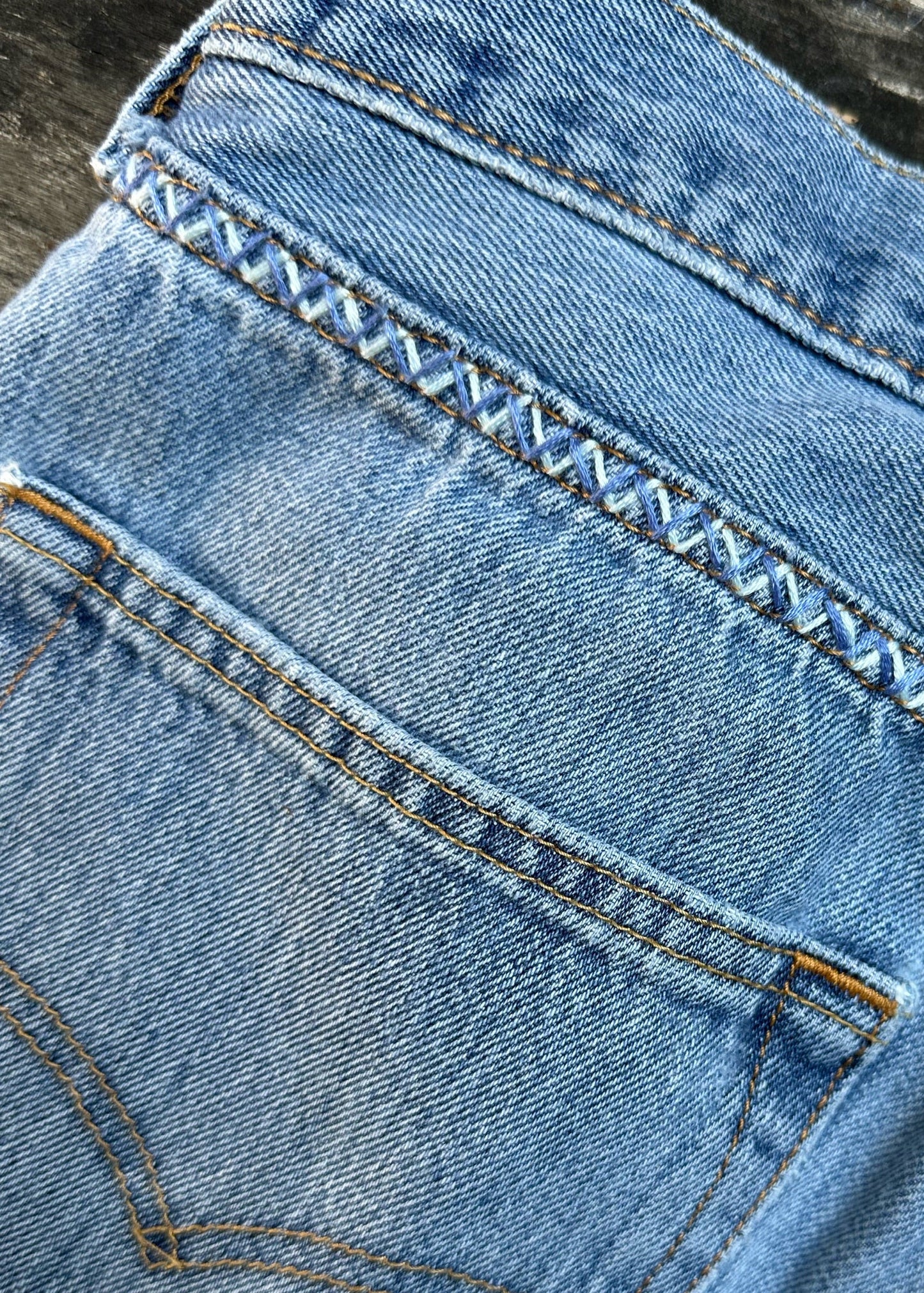 004. Zig Zag Stitch Levi's Orange/Blue