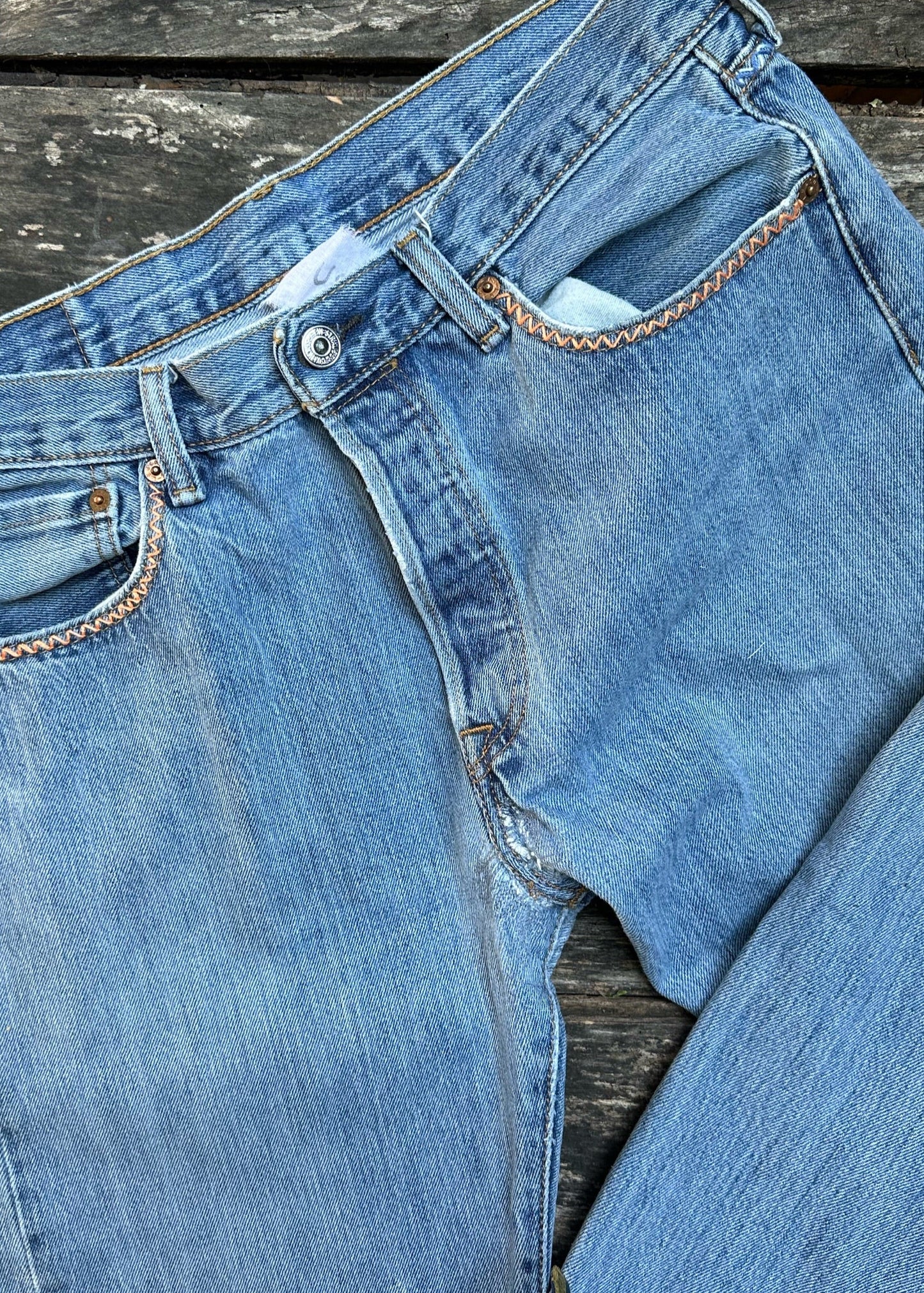 004. Zig Zag Stitch Levi's Orange/Blue