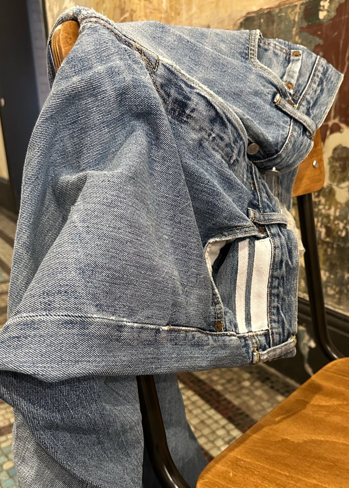 005. Stripe Appliquéd Levi’s 501