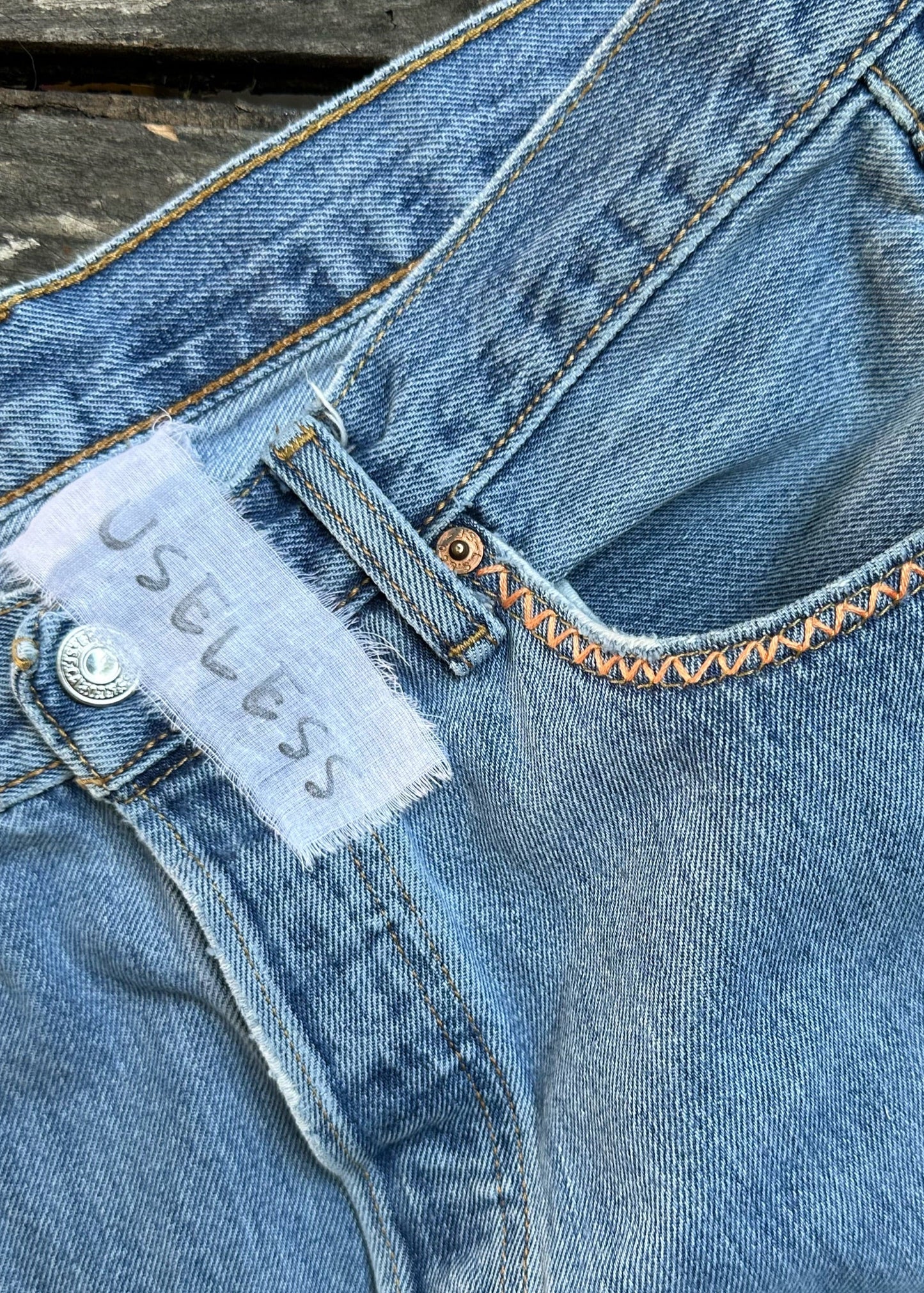 004. Zig Zag Stitch Levi's Orange/Blue