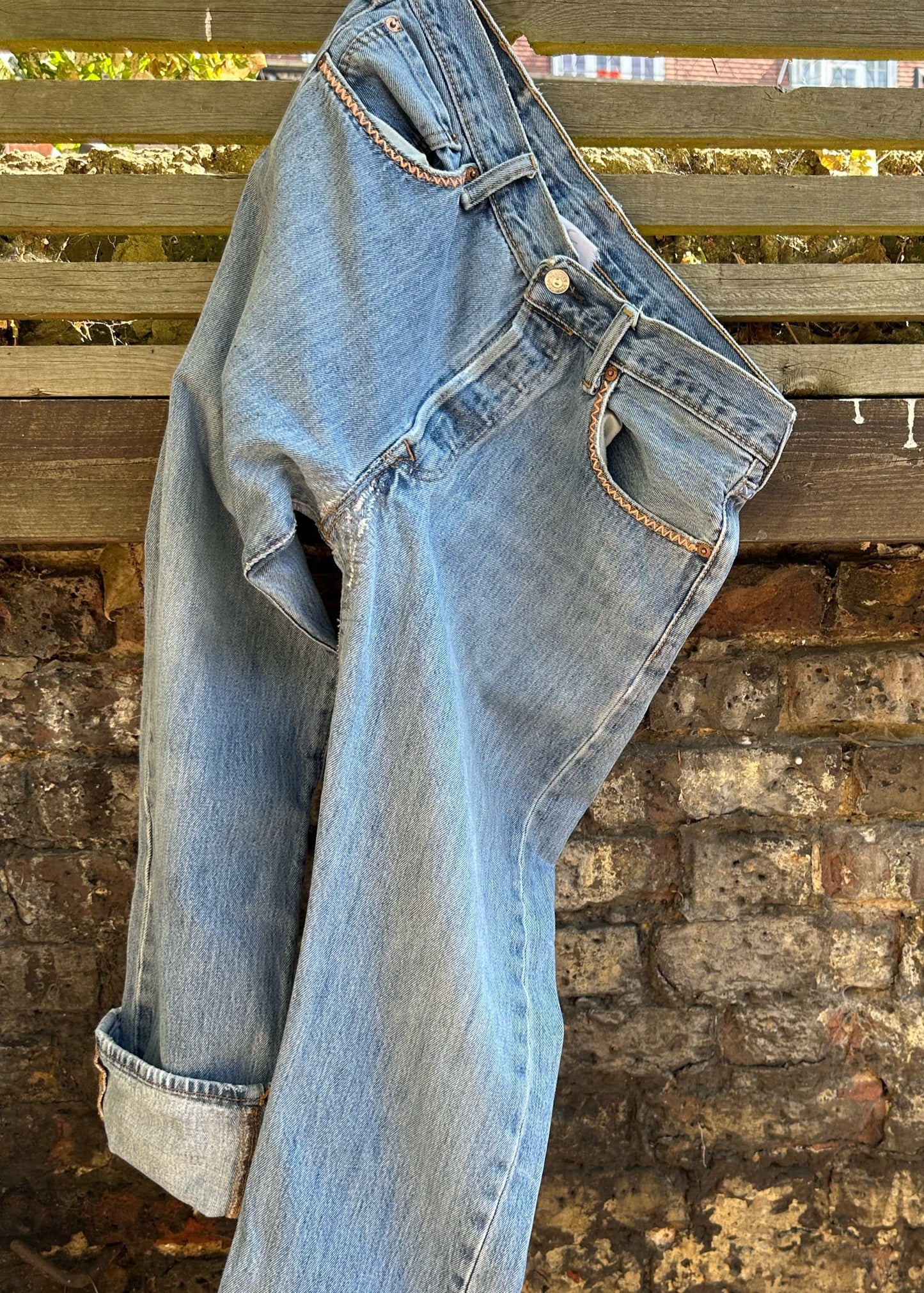 004. Zig Zag Stitch Levi's Orange/Blue