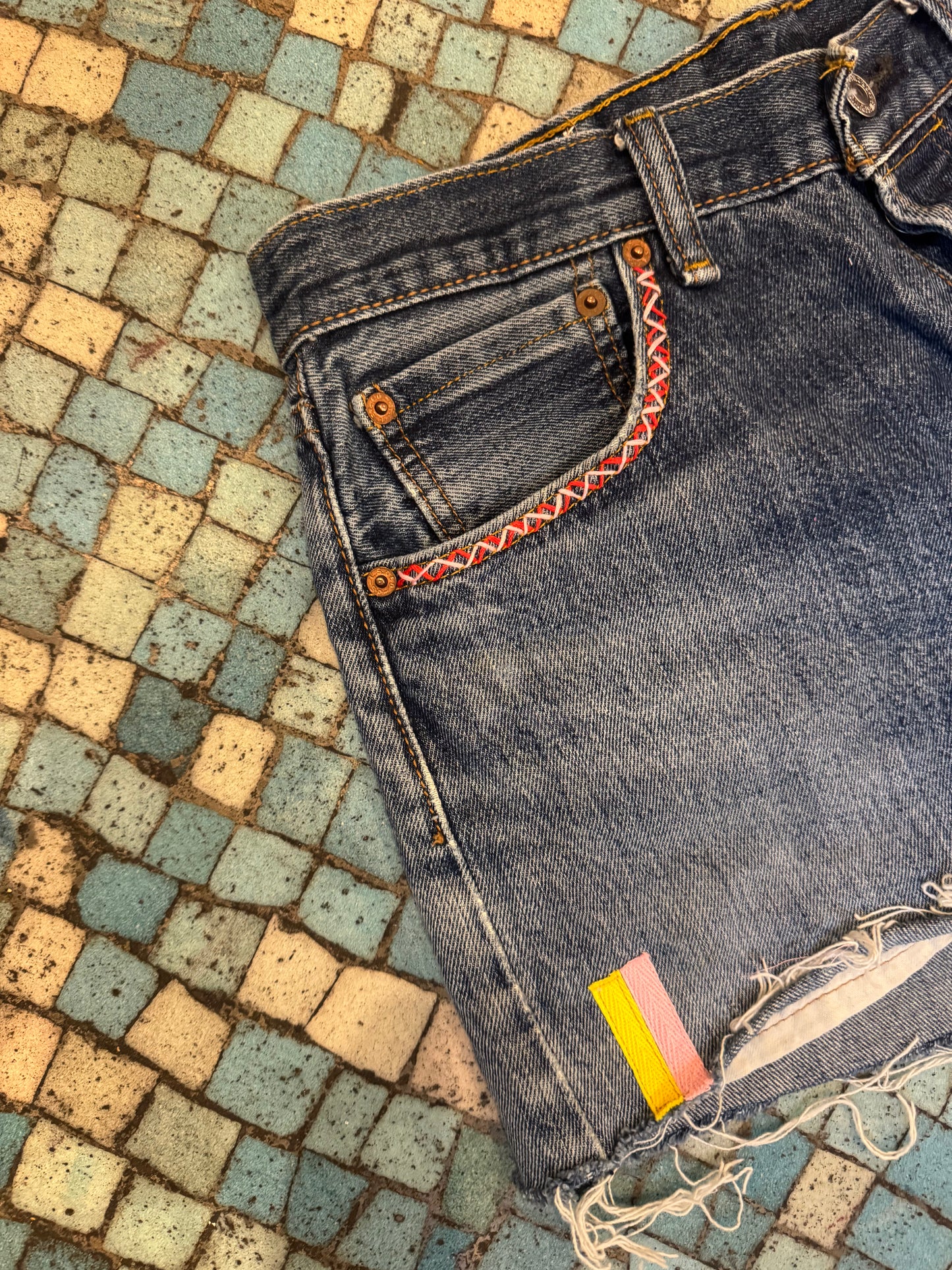 023. Zig Zag Levi's Cut Offs